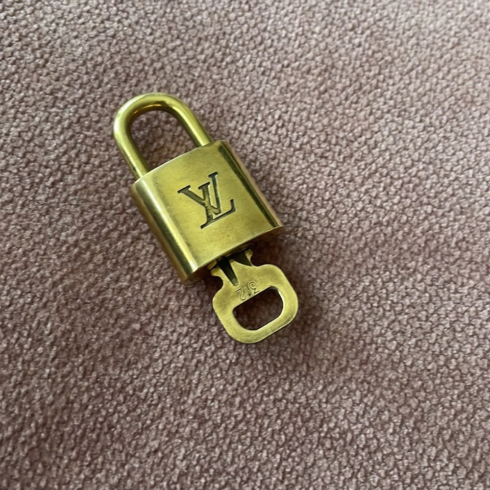 Authentic Louis Vuitton Vintage Padlock Lock & Key Set Brass With Key #312